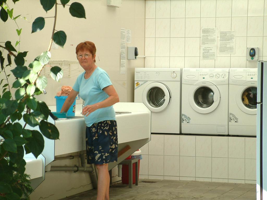 Camping Oase Praha Hotel Zlatniky  Exterior photo